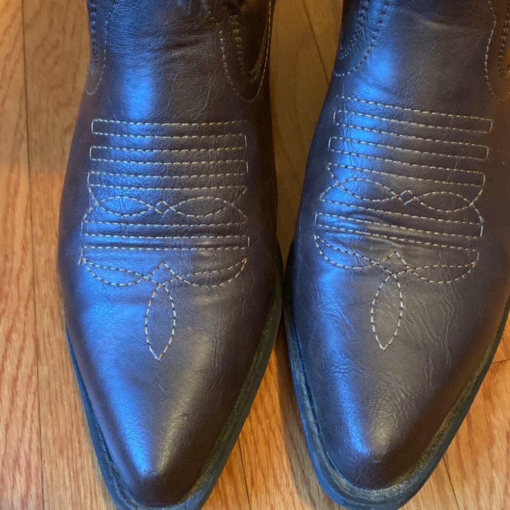 Women’s Cowboy Boots - Picture 4 of 5